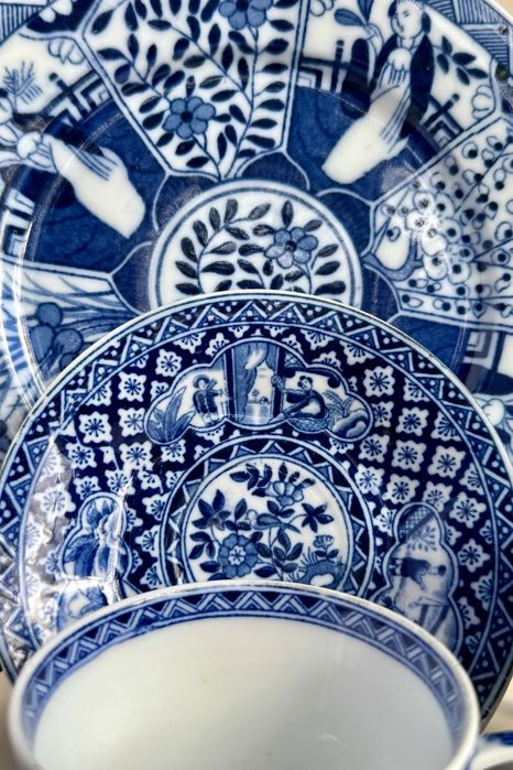 Zestaw orientalizujacej porcelany z XIX w.