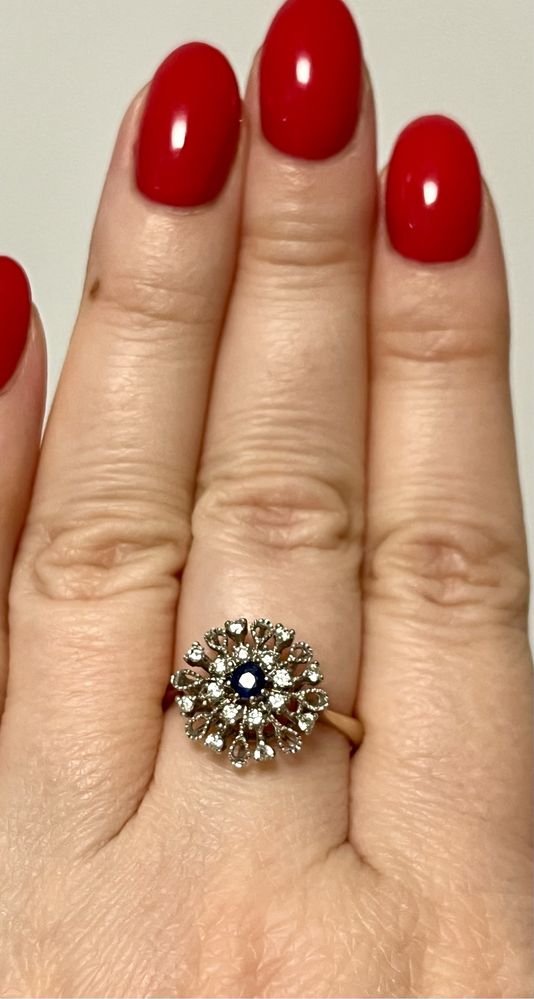 Золотое кольцо  750 с природными бриллиантами и сапфиром, 3,9 г