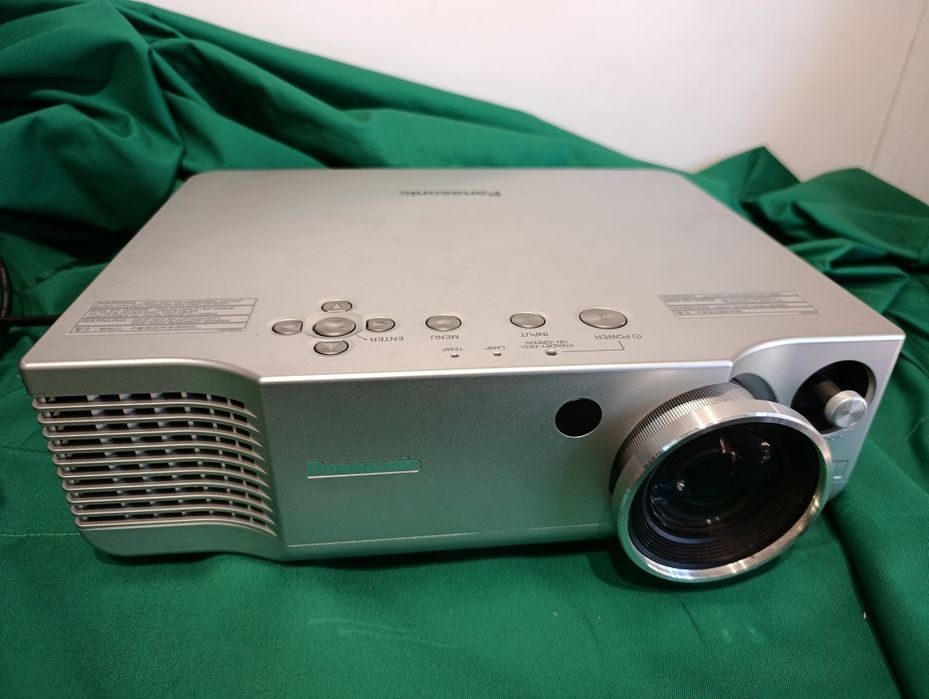 rzutnik Panasonic PT-AE900E