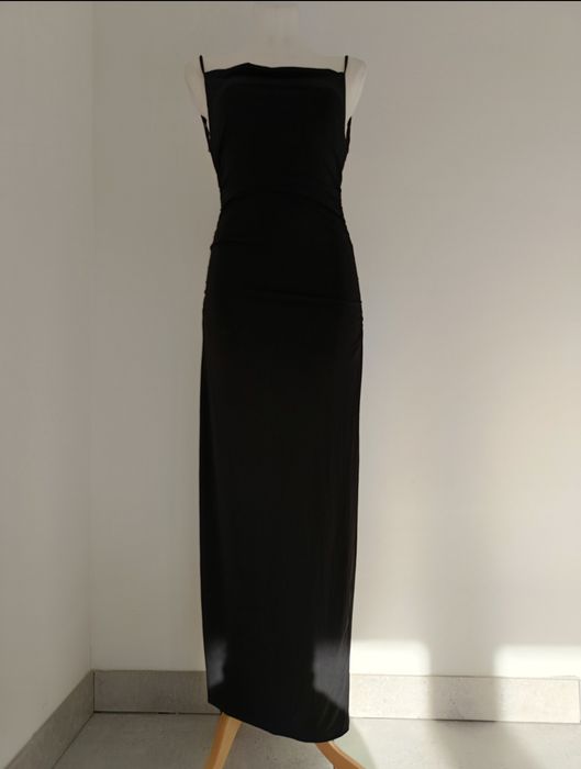 Dopasowana czarna sukienka wieczorowa XS 34 Stradivarius