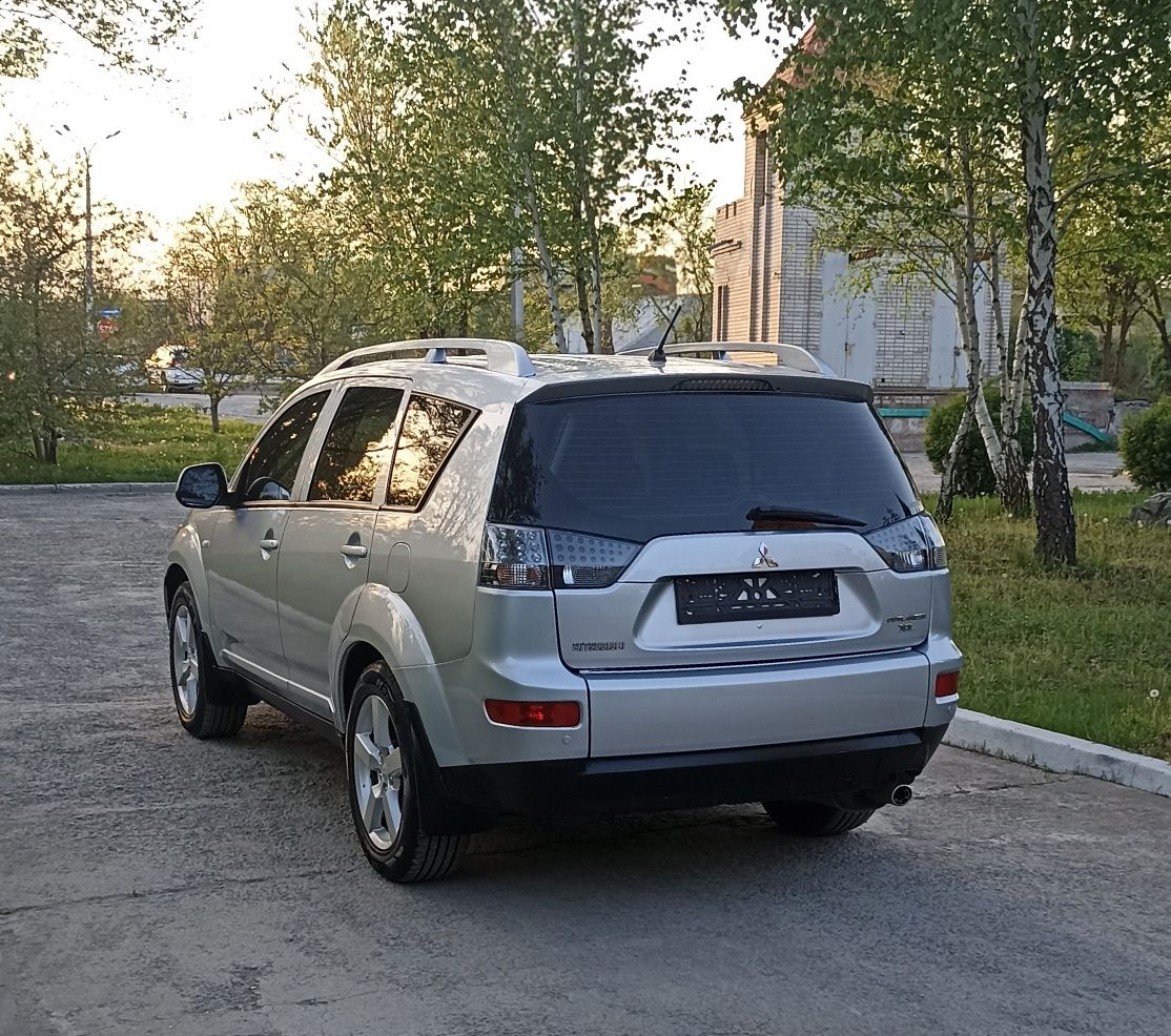 Mitsubishi Outlander XL