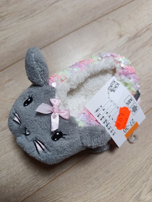 Nowe kapcie r.27-30