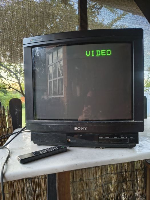Telewizor Sony Trinitron KV-2184MT (21") – idealny do retro PS1/Pegasu