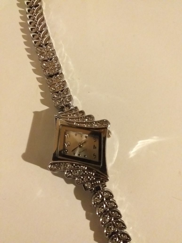 PROMOCJA Przepiękny zegarek damski Quartz z cekinami  .