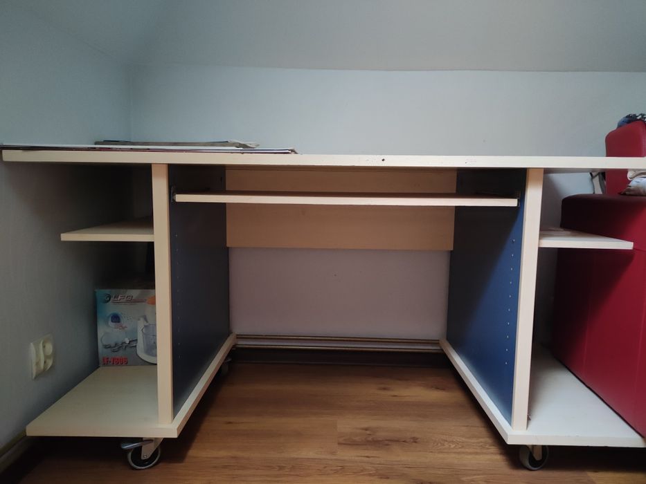 Komplet mebli niebieskich młodzieżowych