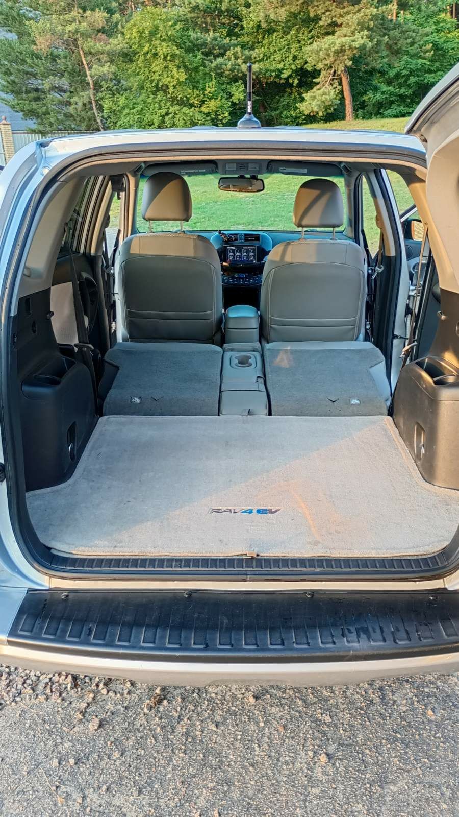 Yoyota RAV4 EV 2012