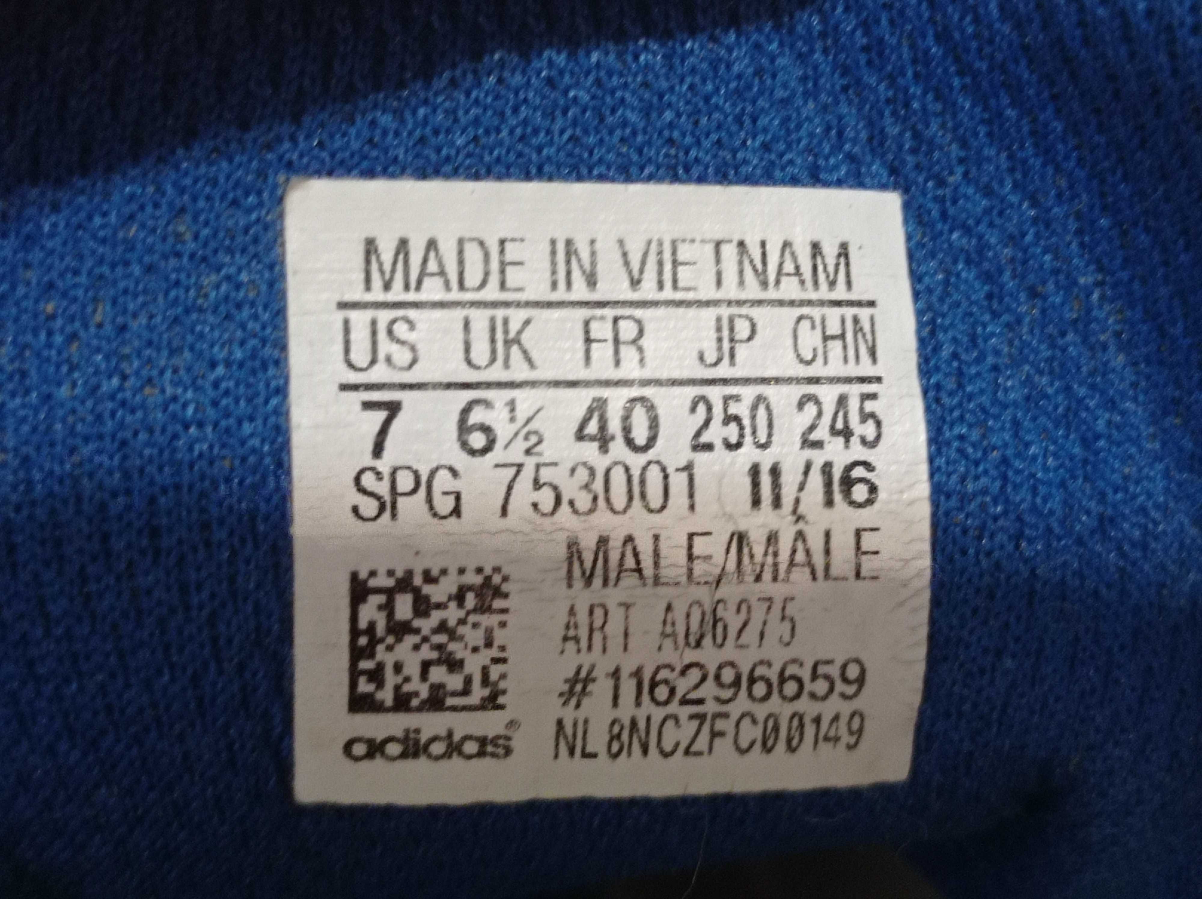 Кроссовки Adidas (оригинал) фирменные размер-40 стелька- 25,5см.