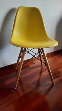 Cadeira estilo Charles Eames