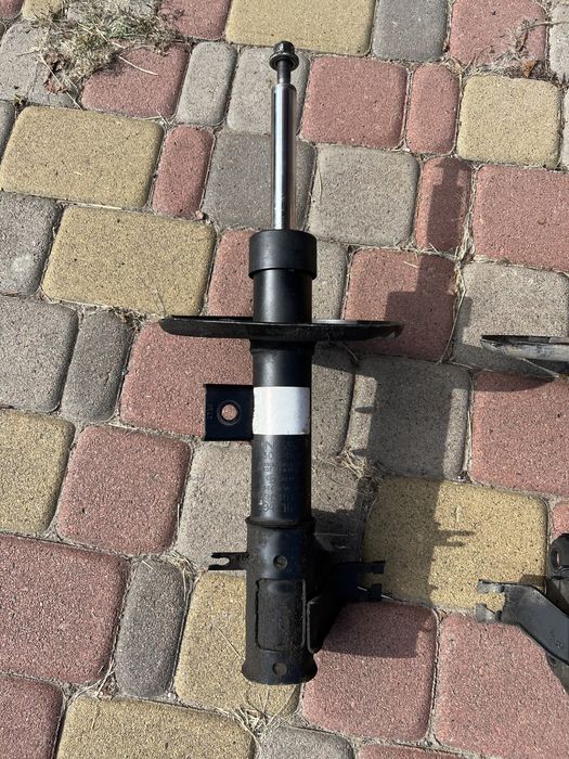 Амортизатор передній лівий Nissan Maxima 2018