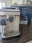 Ekspres ciśnieniowy automatyczny Delonghi Magnifica evo czarny
