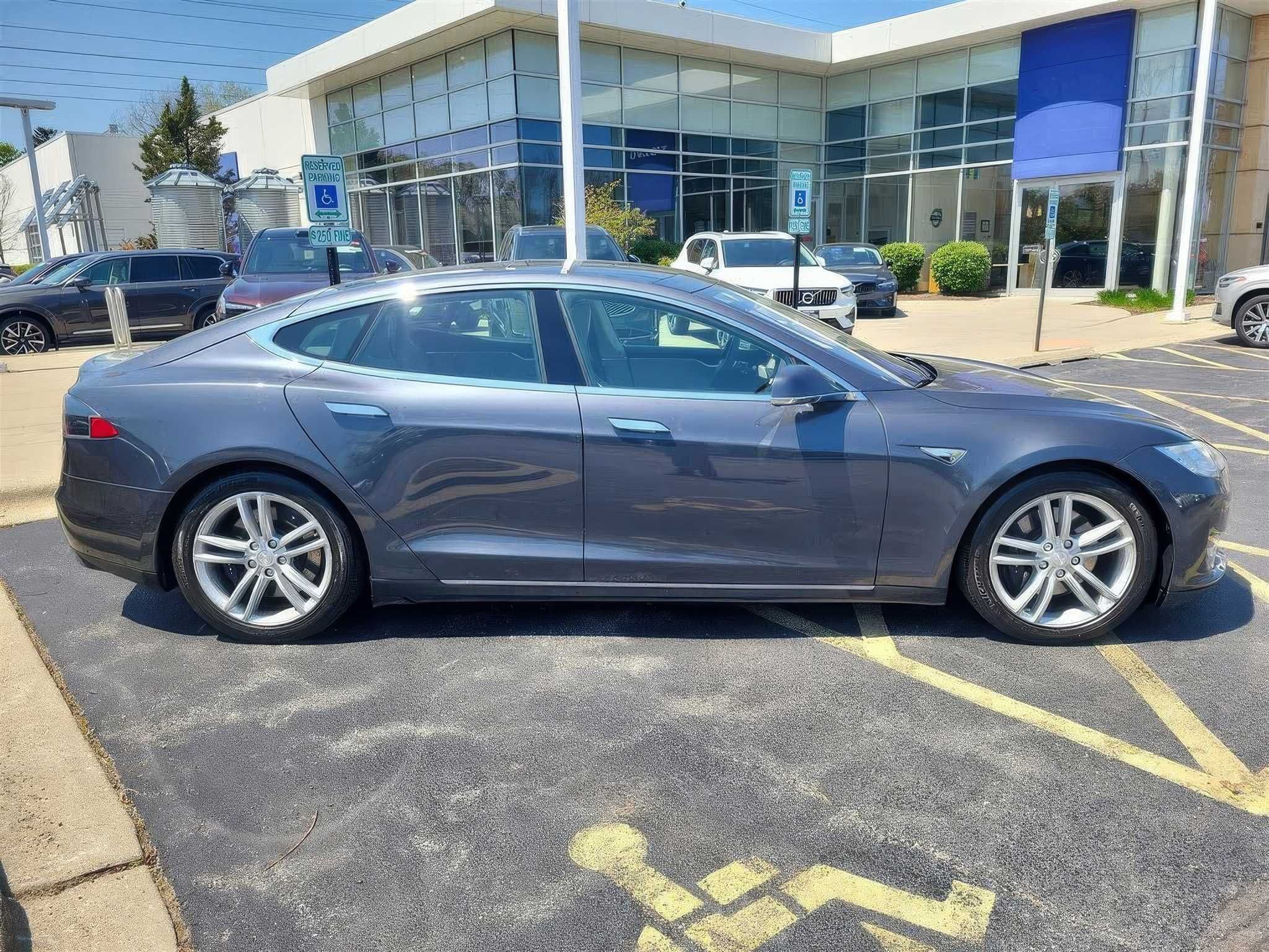 2016 Tesla Model S 70D