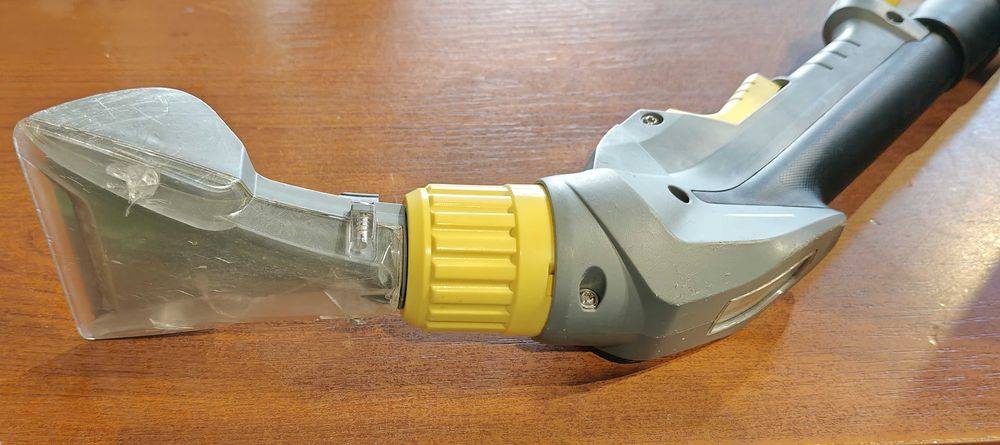 Odkurzacz piorący Kärcher Professional Puzzi 10/1 z dyszą do tapicerki