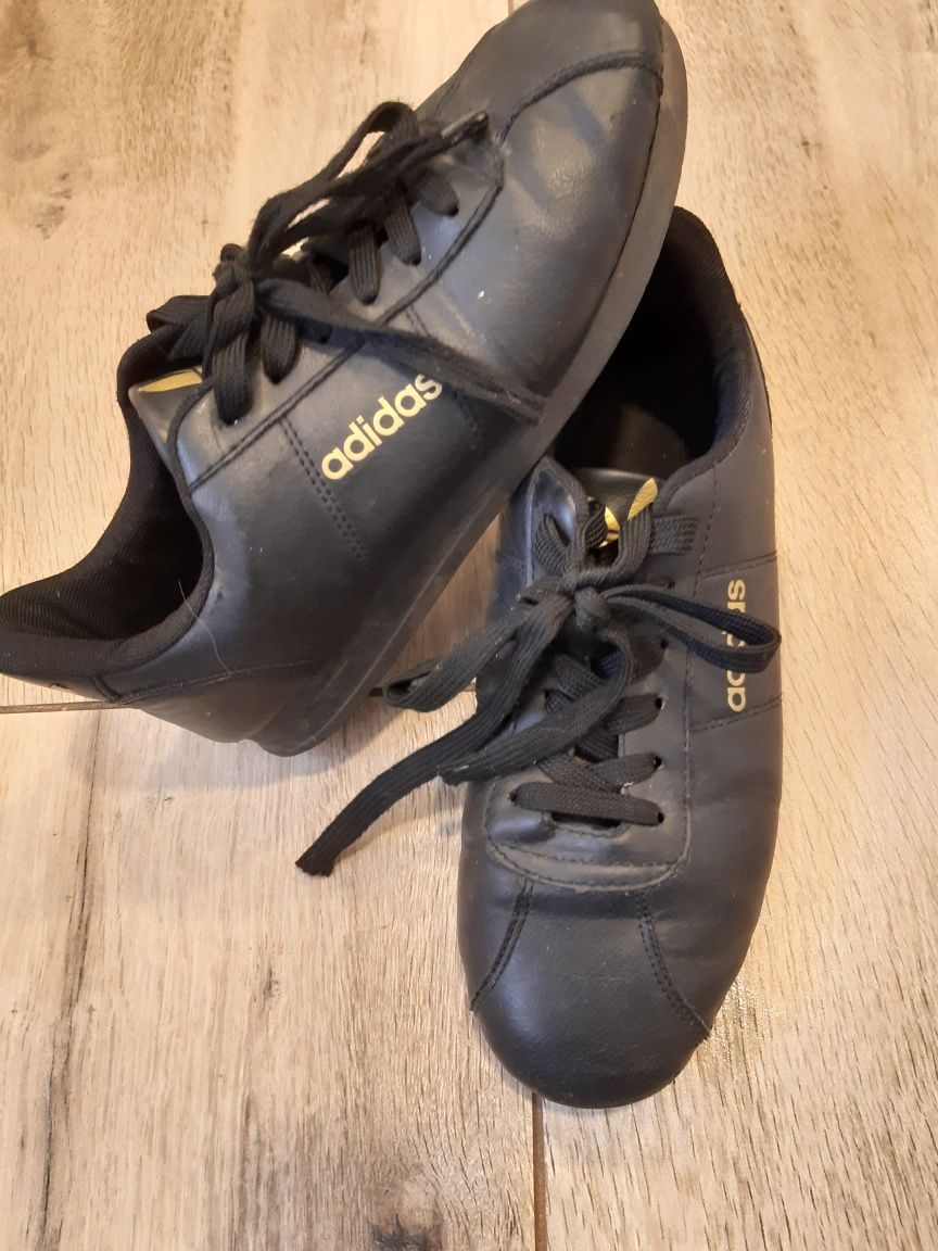 Adidas że złotym logo 36