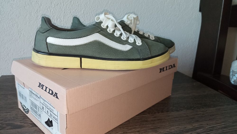 Мокасини,тип шкіри-нубук,р.37,по устілці 23,5 см,в гарному стані,торг.