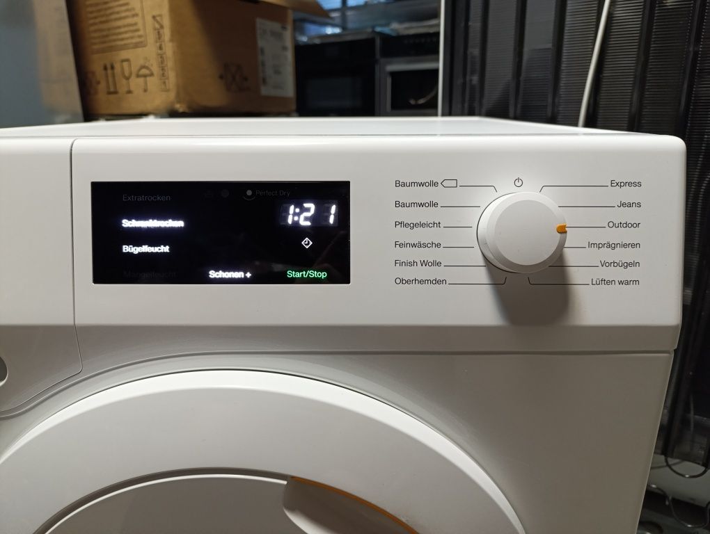 Сушильна машина Miele TCE 630 WP