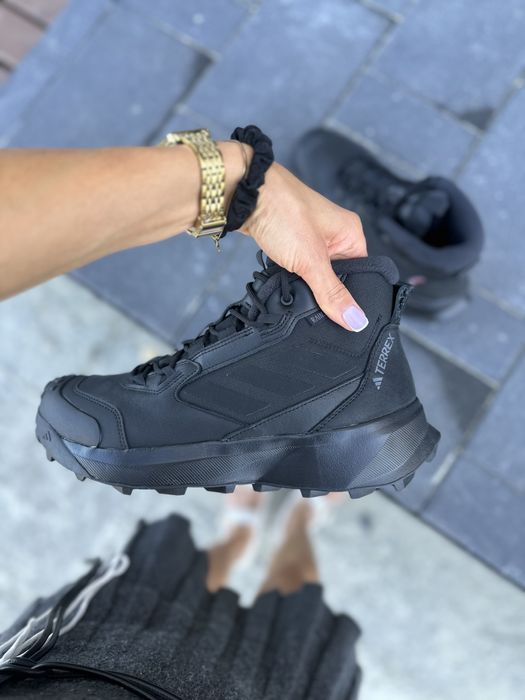 Оригінальні зимові черевики Adidas Terrex Winter Boot Mid Lea ID2859