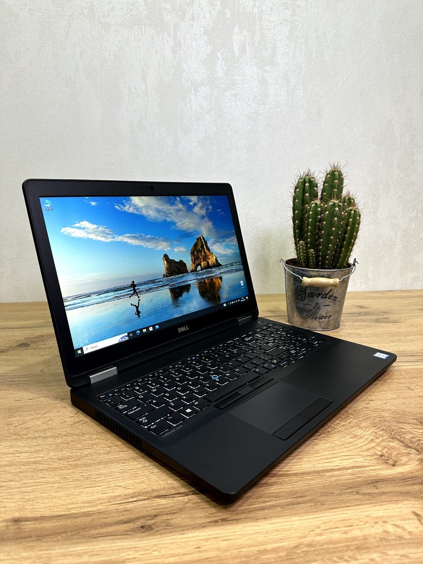 Ноутбук Dell Latitude E5570