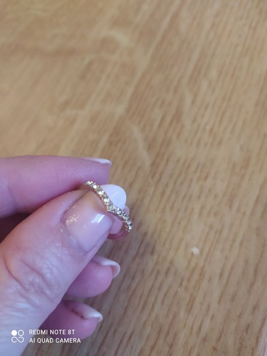 Pierścionek damski w kolorze złota