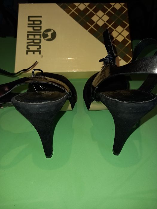 Sapatos salto alto pretos Lapierce Novos