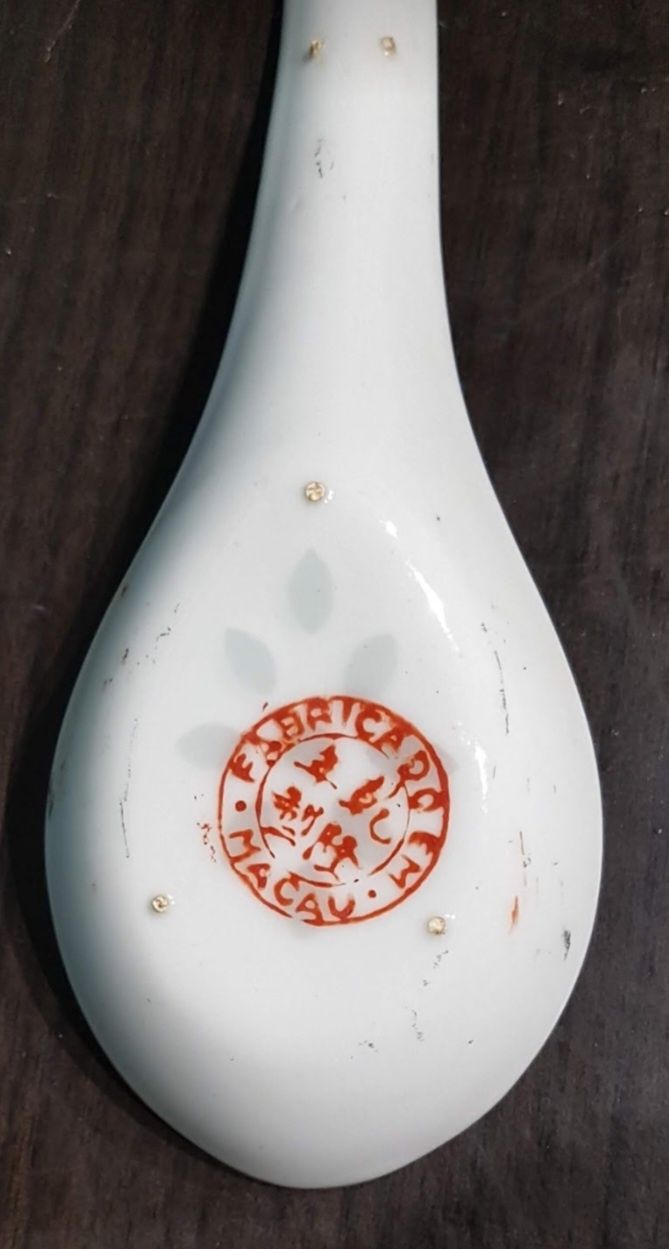 Taças chinesa pequenas com colher e saladeira Modelo "bago de arroz".