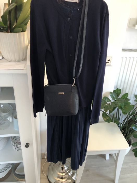Granatowa sukienka plisowana Carry - XS/34- 35