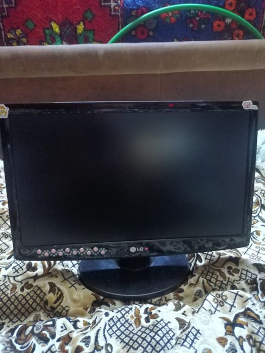 Монитор LG W2243S-PF