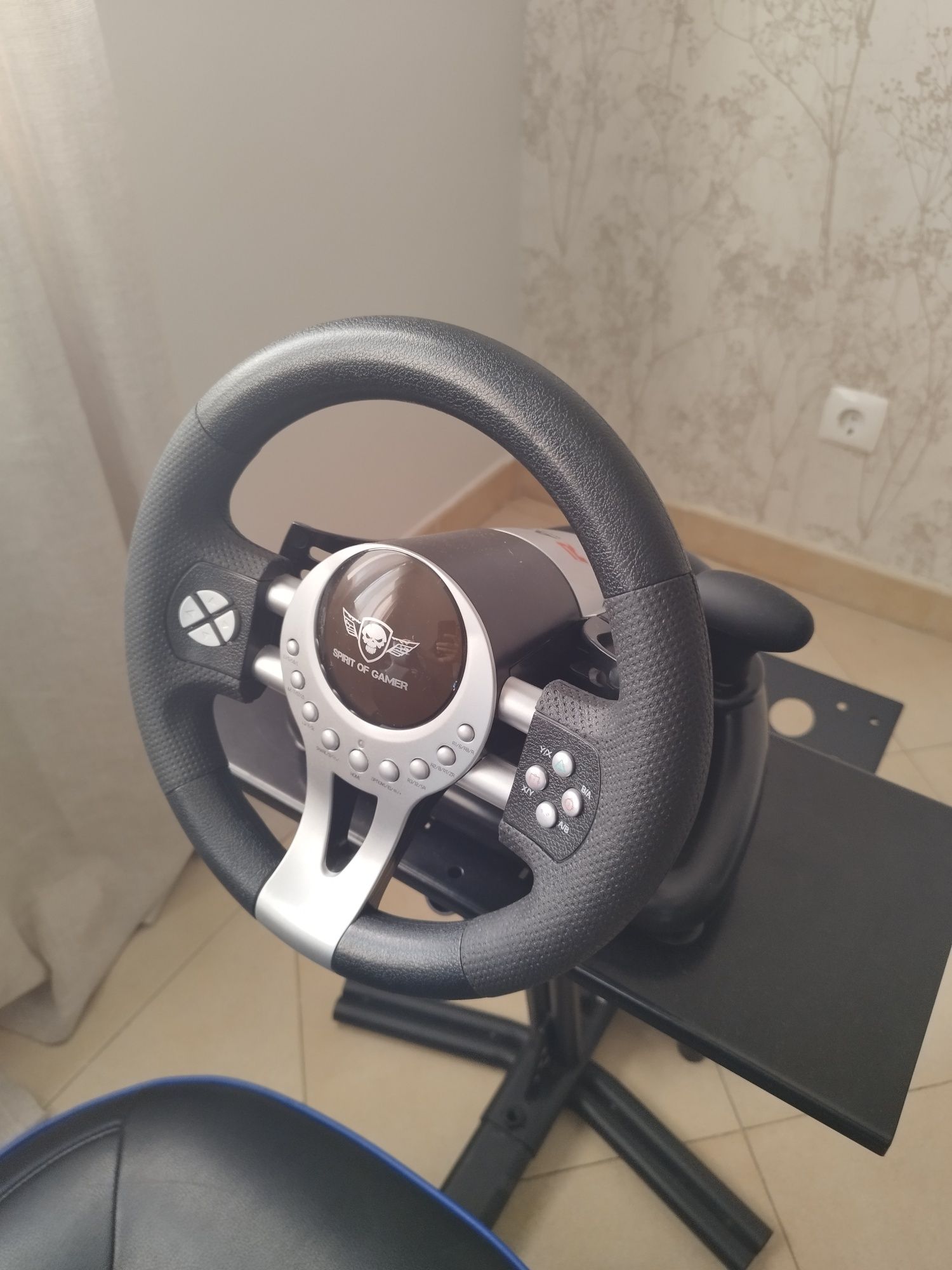 Cadeira para jogos com volante