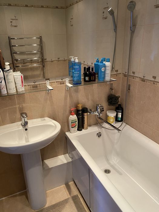 Двокімнатна квартира в центрі з ремонтом,меблями та технікою.