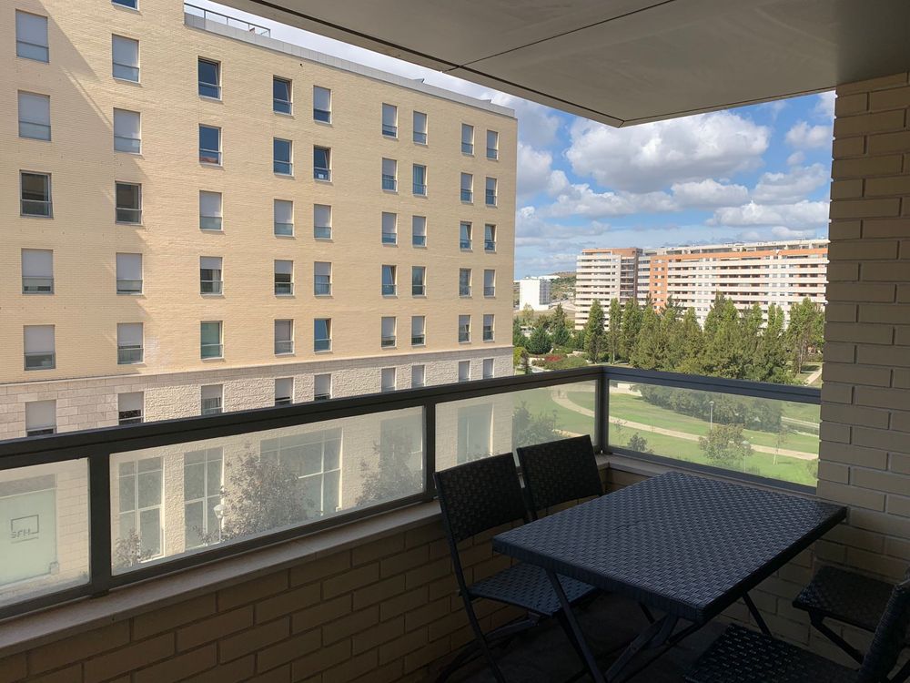 Quarto moderno grande na Alta de Lisboa