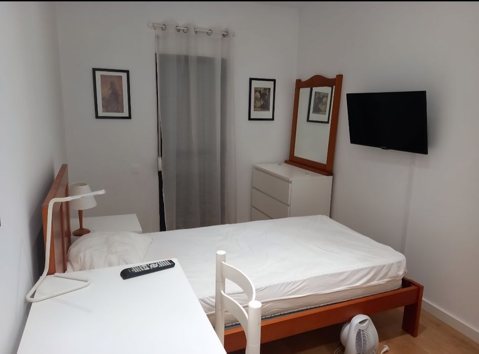 Quarto todo mobilado