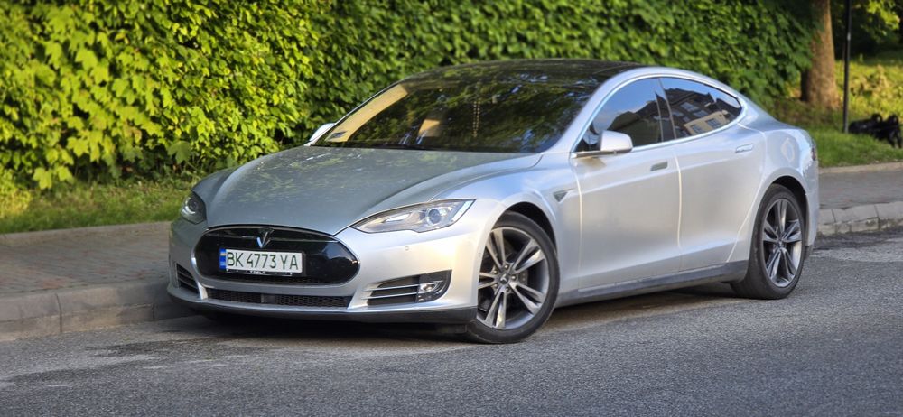 Tesla model S 2015 (Evropa)