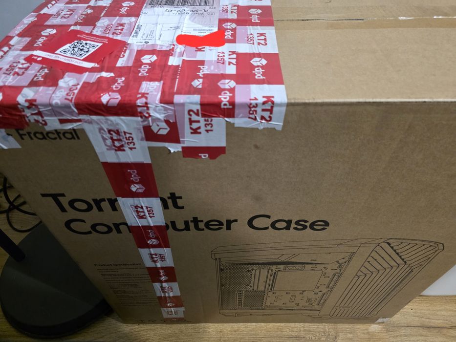 Obudowa Fractal Design Torrent RGB TG Light Tint (Czarny)