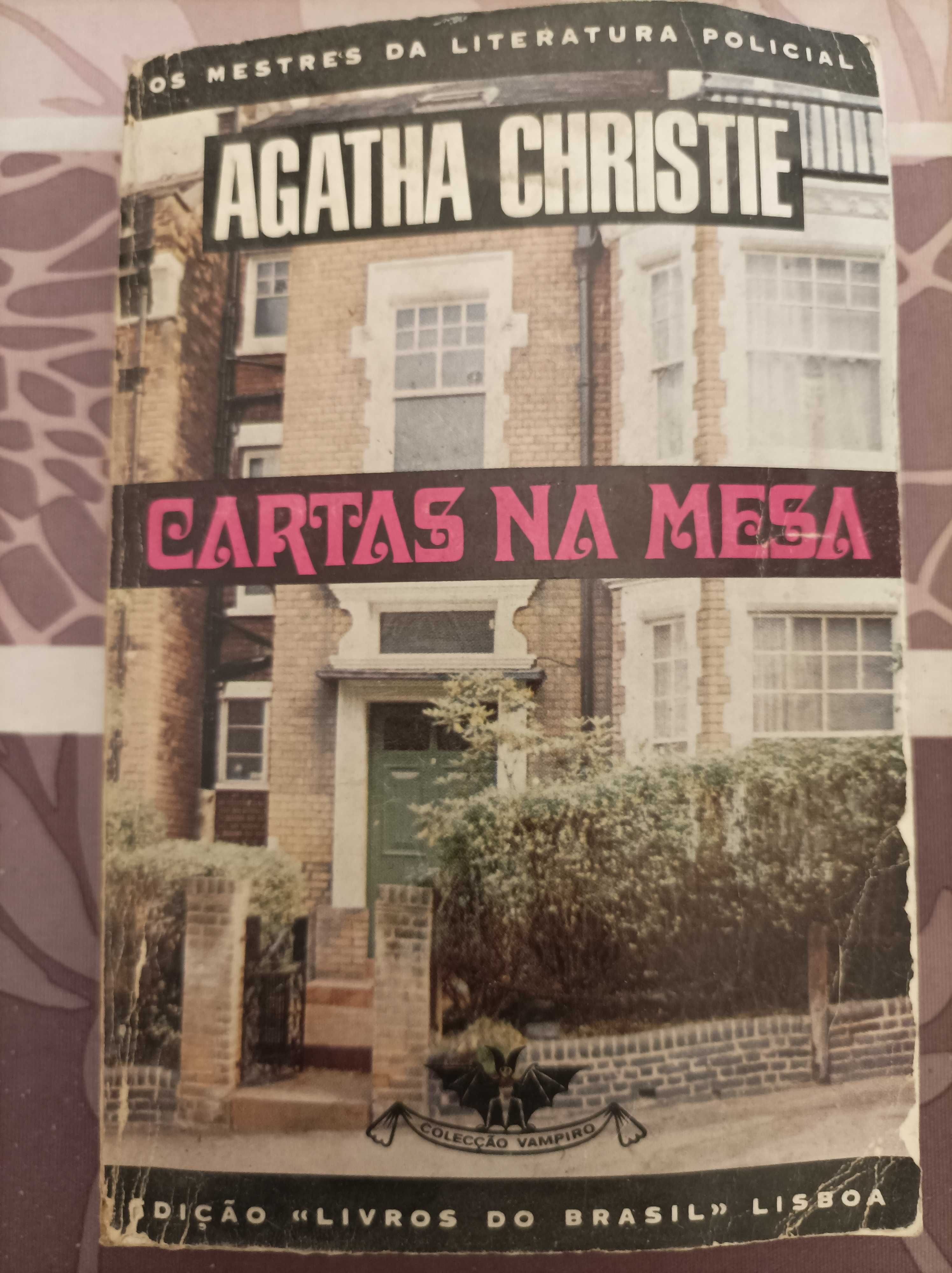 Livro "Cartas na Mesa" Agatha Christie