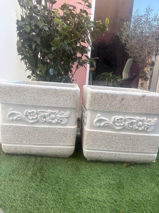 Dois vasos exterior ótimo estado já com substrato