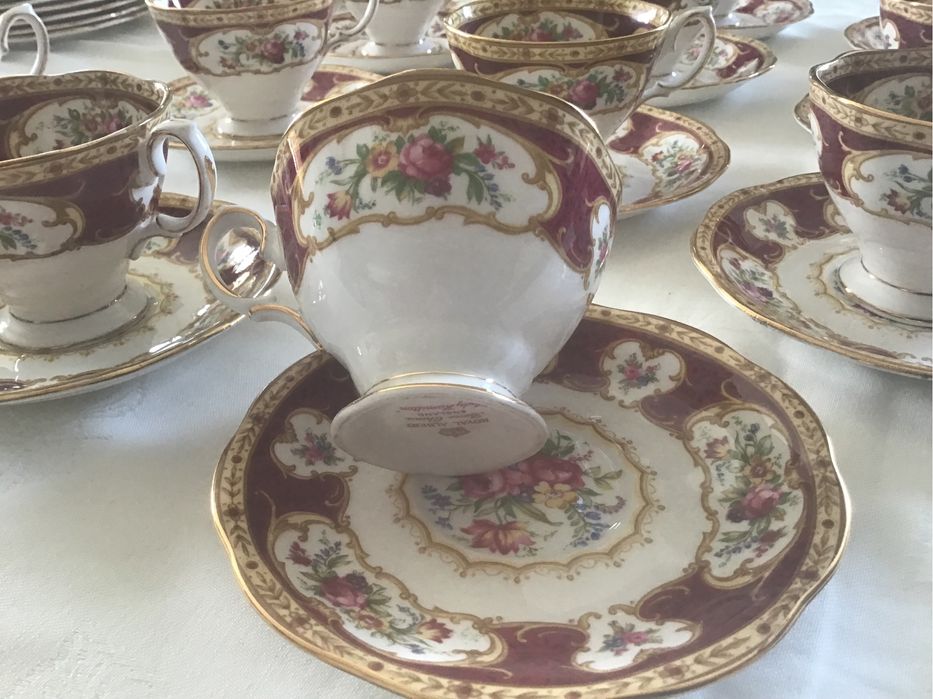 Servicço de cafe + serviço de chá Royail Albert ,muito  antigo  comple