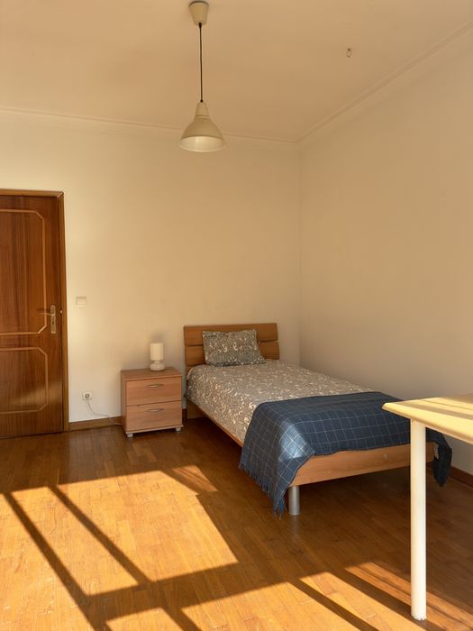 ARRENDAM-SE QUARTOS E LOFT PORTO 100m Estação de Comboios de Rio Tinto