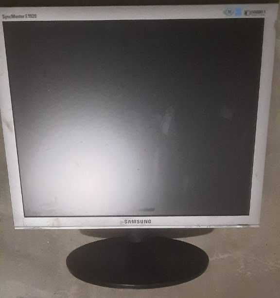 Монитори LG Flatron L1753S, Samsung SyncMaster  720N, E1920