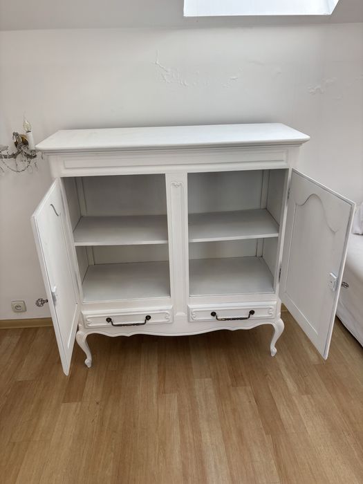 Stylowa komoda biała