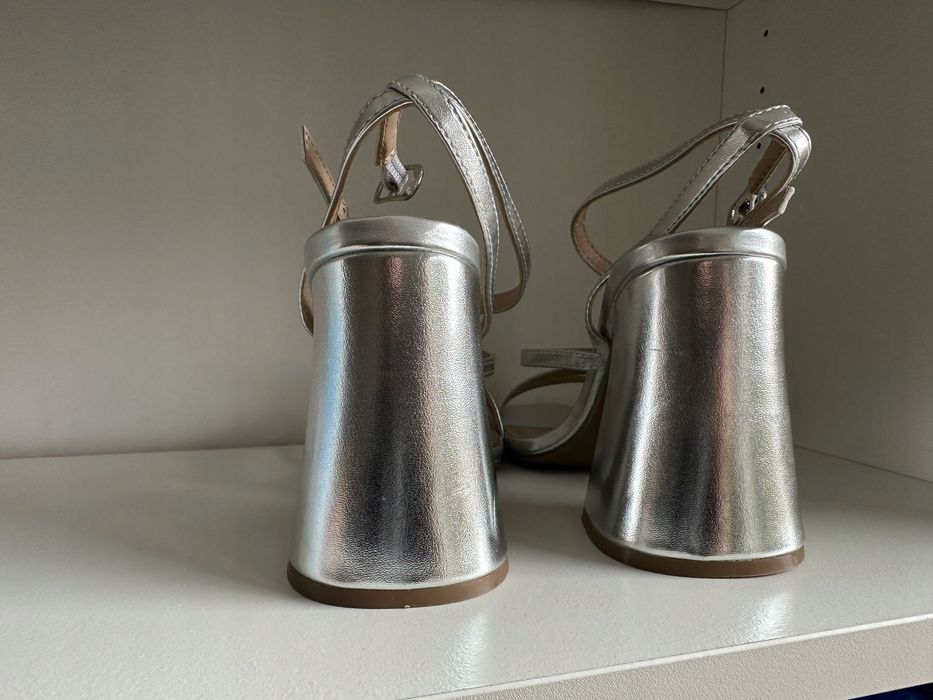 B.P.C sandały srebrne na wysokim obcasie ^39