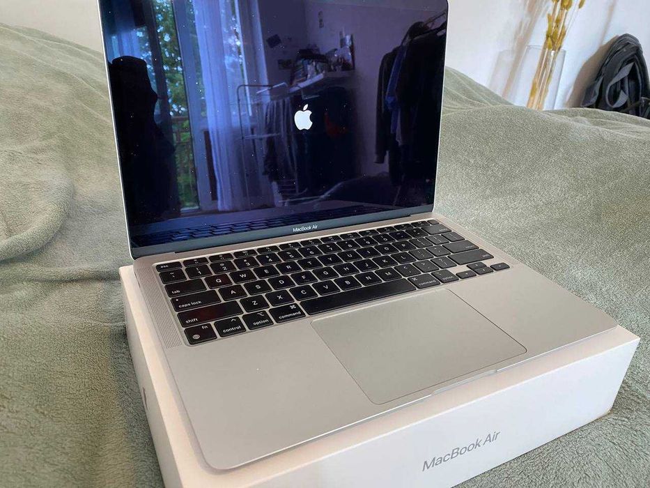 MacBook Air 13 2020 M1 256GB 8GB - stan bardzo dobry