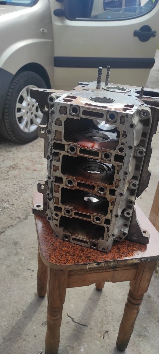 Блок двигателя 1.4 16 клапанов 843A1000 Fiat DOBLO punto tipo 500l 500