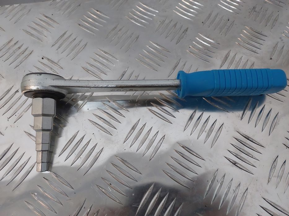 Conel Ступінчастий ключ