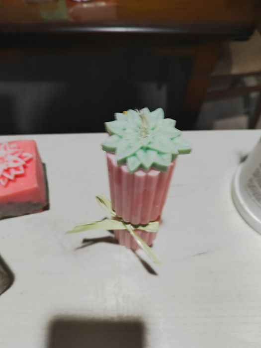 Свічки на бетоні та формові свічки із соєвого воску