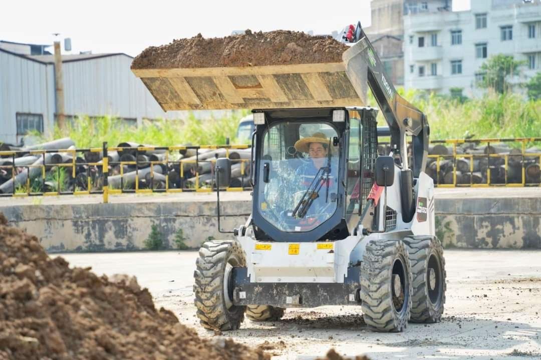 BOBCAT Ładowarka szczotka widły zamiatarka załadunek rozładunek palet