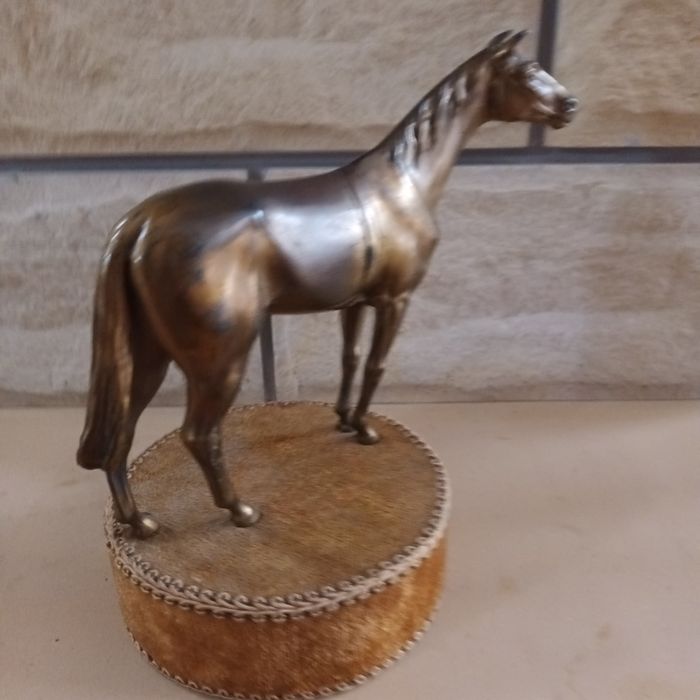 Figurka konia art deco
