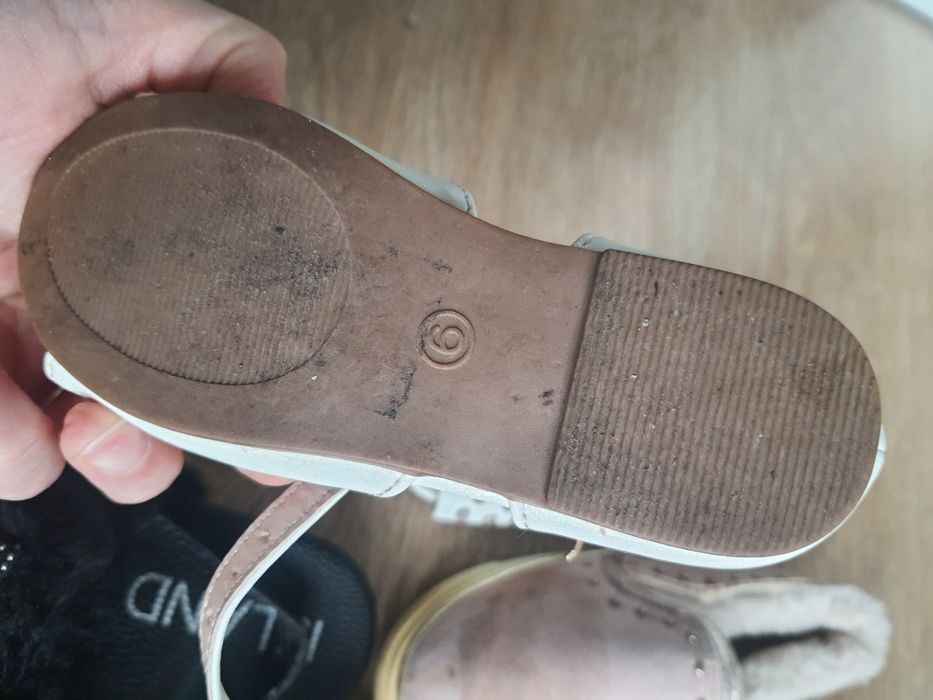 Oddam za darmo buty dla dziewczynki