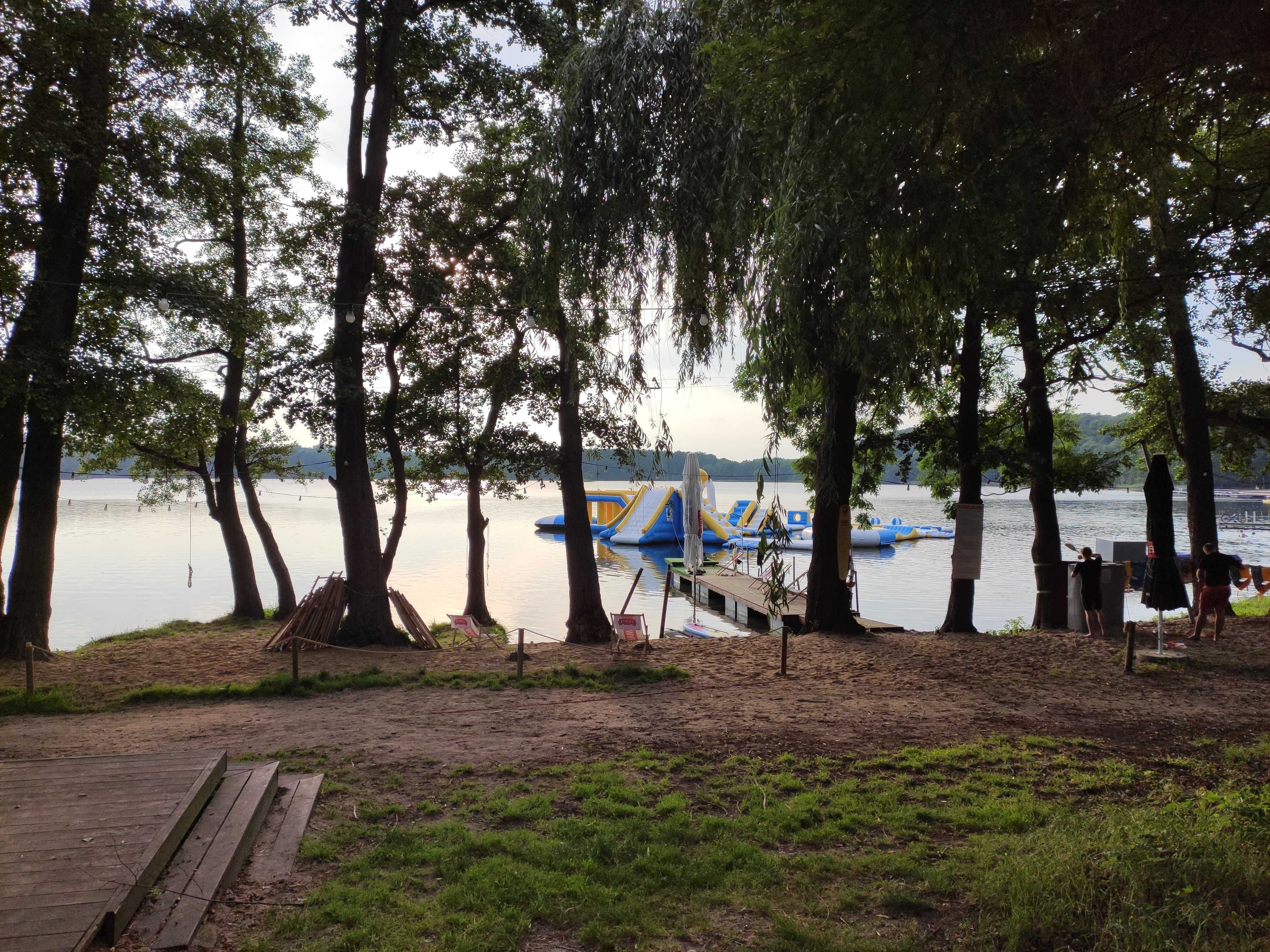 Nad jeziorem , plaża, las . Sieraków wolny termin