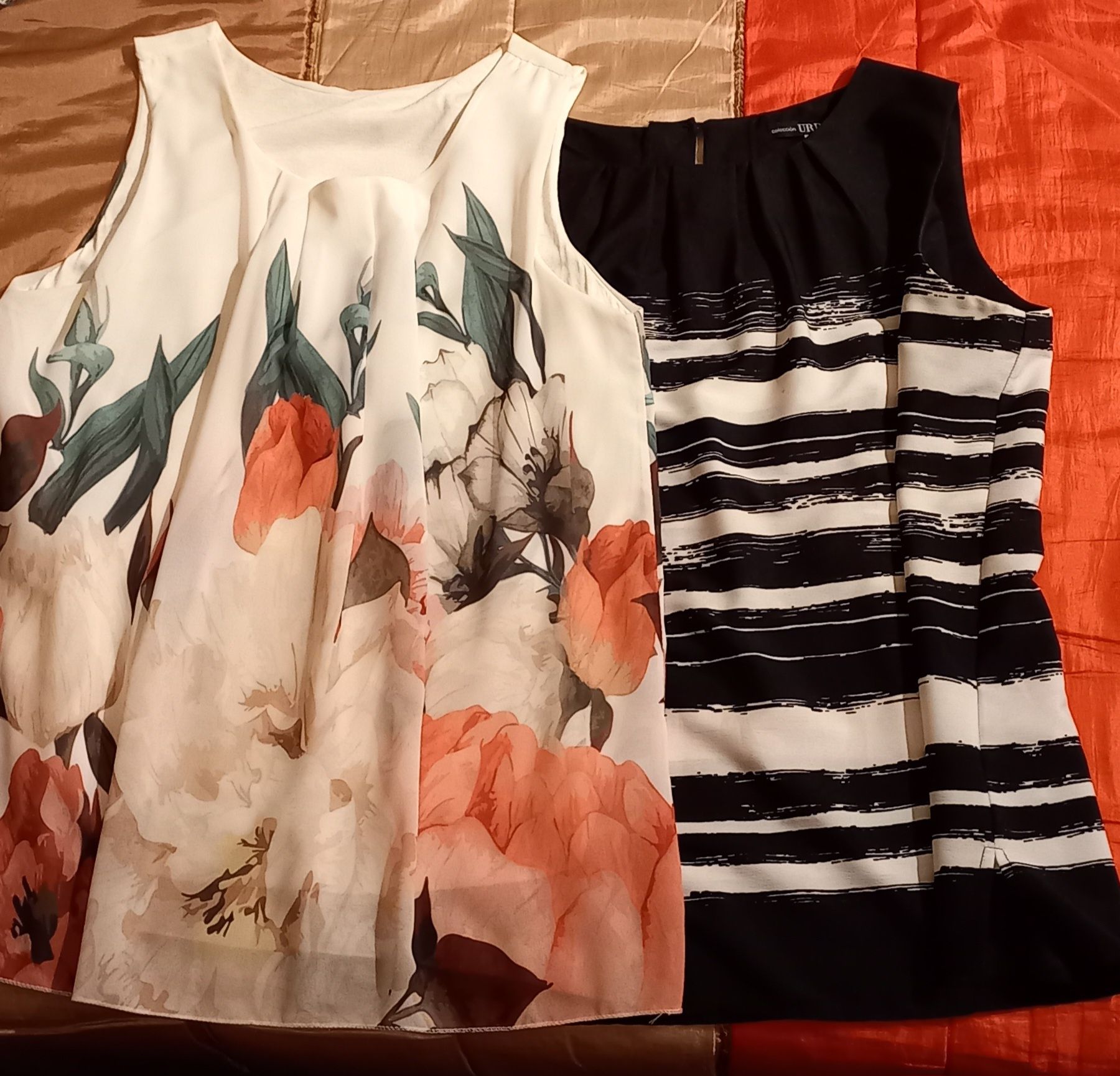 2 Blusas de cavas, 1 sedosa c/ floral e outra preta e branca