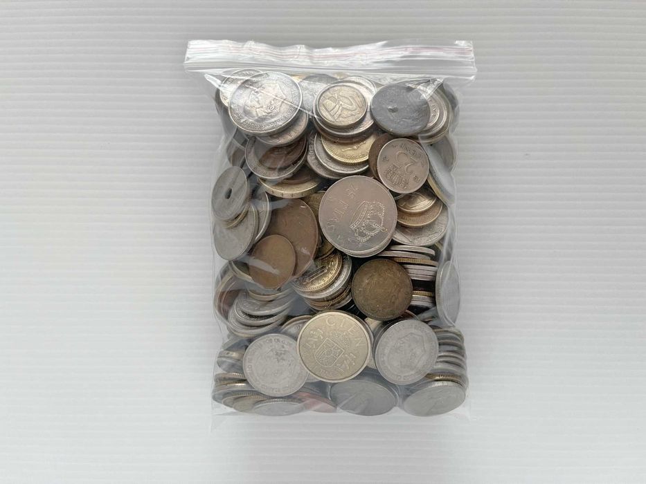 Lote de 256 Moedas Estrangeiras