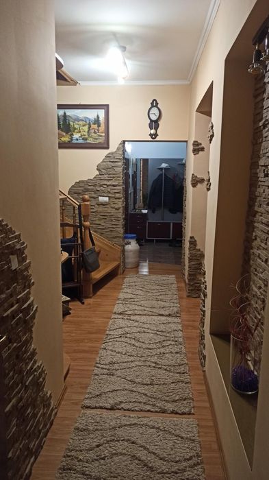 Продаж 6-ти кімнатної квартири у місті Ужгород.